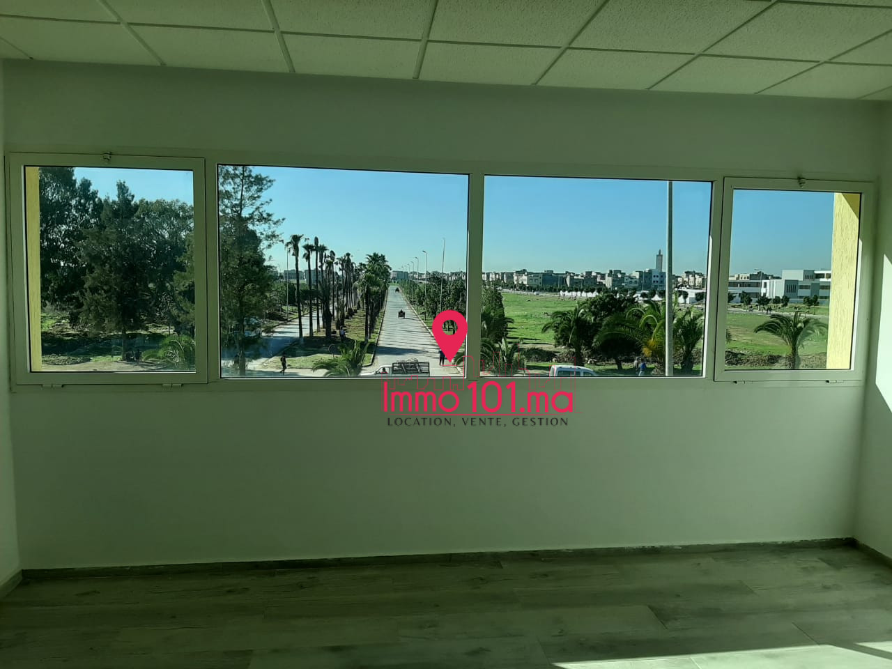 Location local commercial showroom à Ain El Aouda ZLLC108